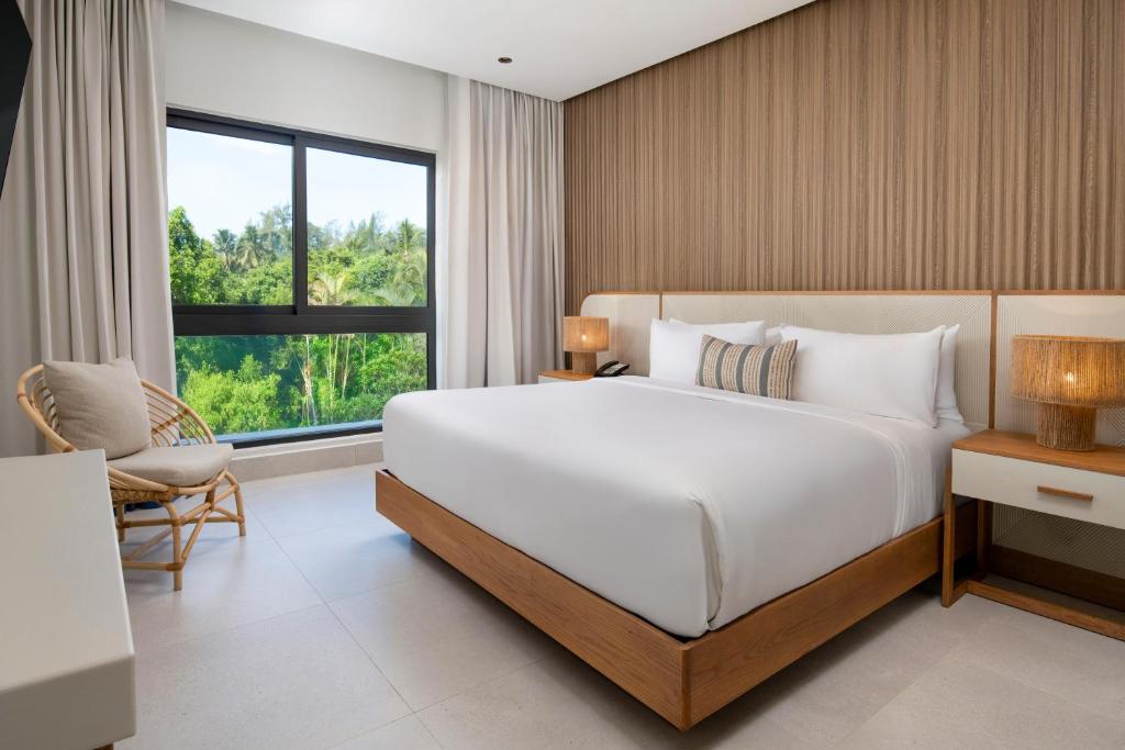 Villa bedroom with garden view at Donoma